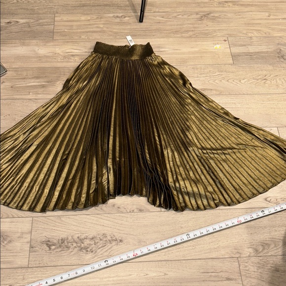 NWT ELIE TAHARI Tarnished Gold Pleated Midi Skirt Asymmetric size Small - Picture 9 of 11